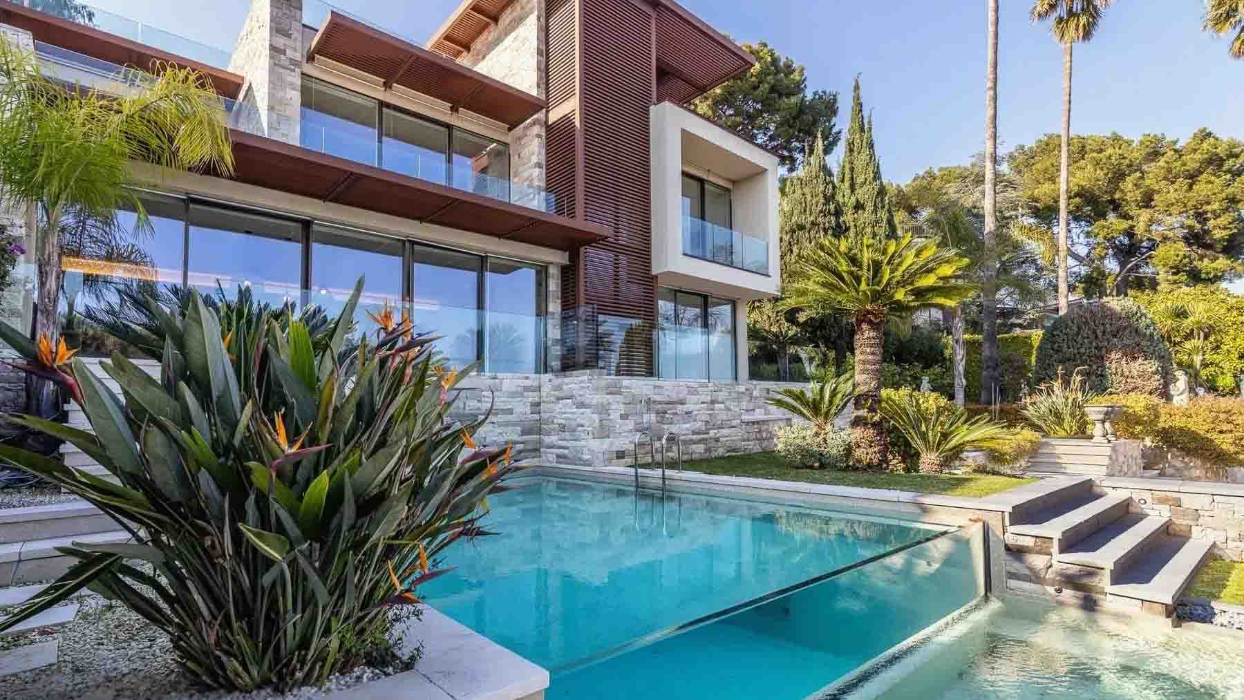 Villa contemporanea con vista mare ad Andora