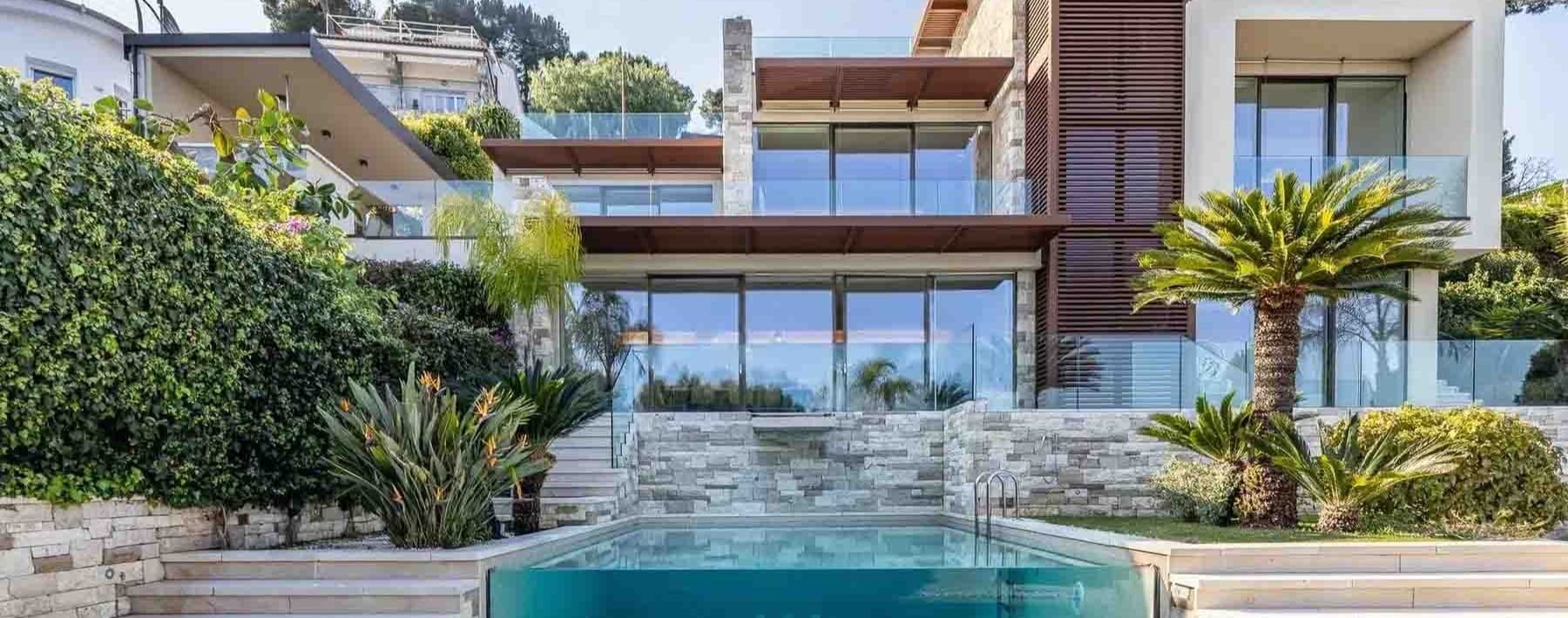 Villa contemporanea con vista mare ad Andora