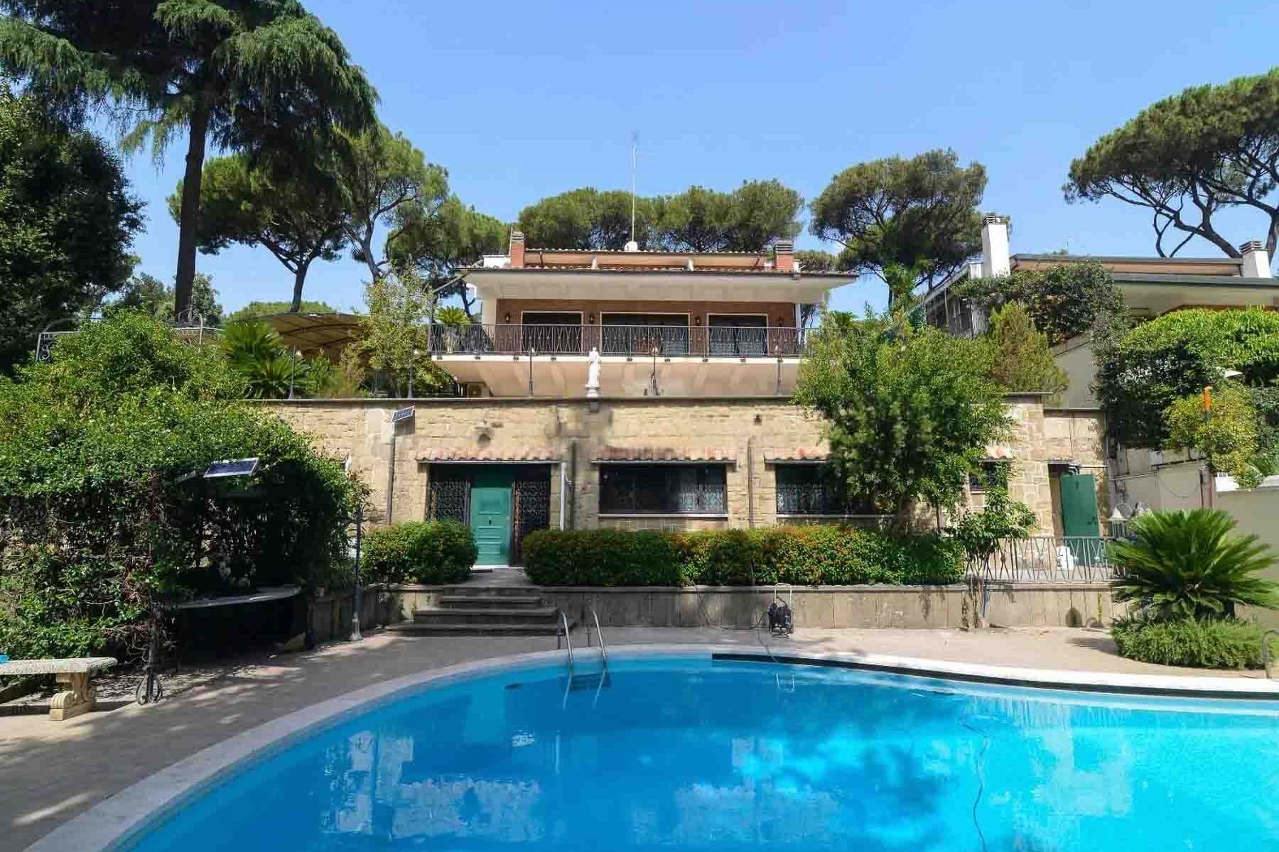 Villa esclusiva con piscina e parco privato a Roma