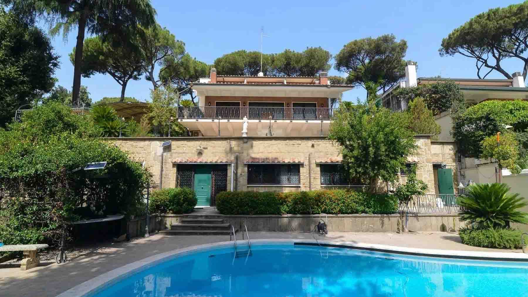 Villa esclusiva con piscina e parco privato a Roma