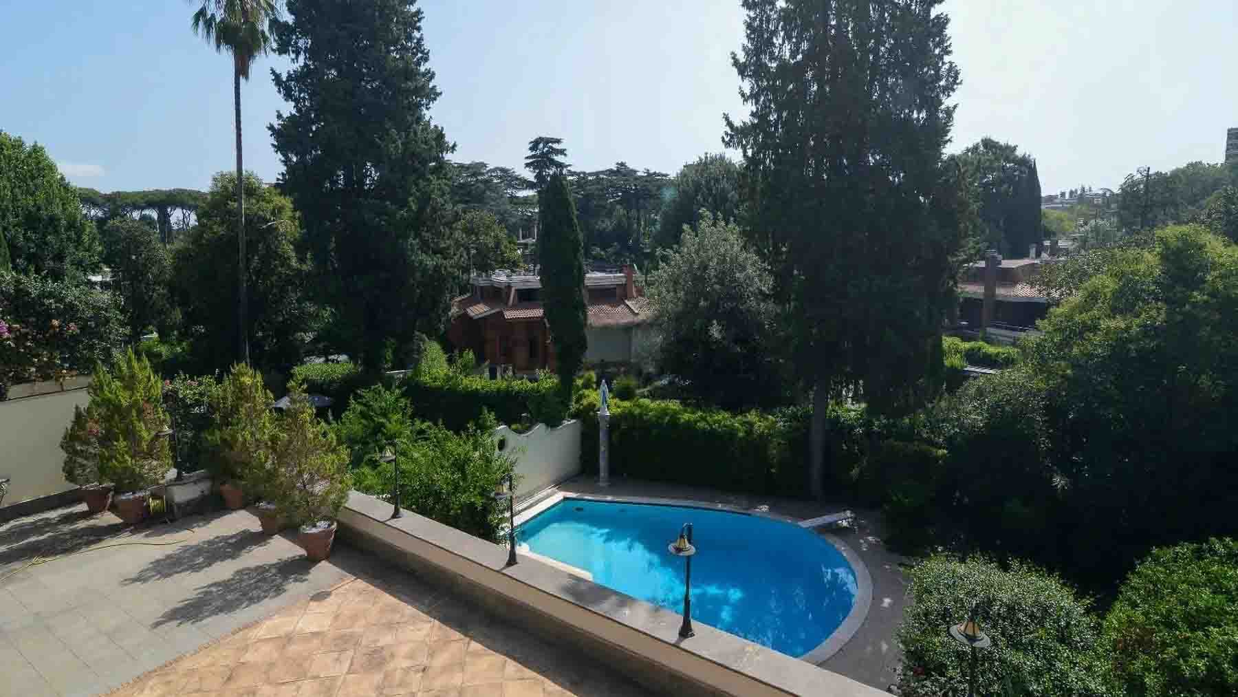 Villa esclusiva con piscina e parco privato a Roma