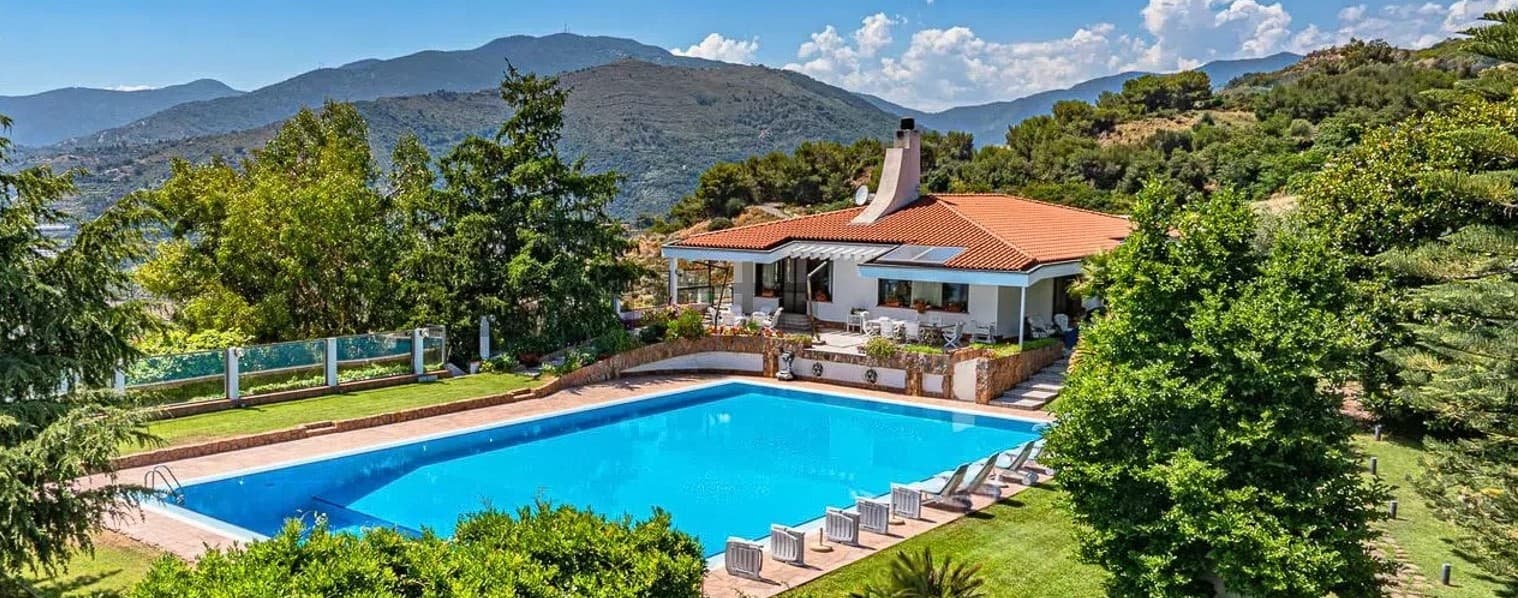 Villa panoramica con piscina a Sanremo, Riviera Ligure