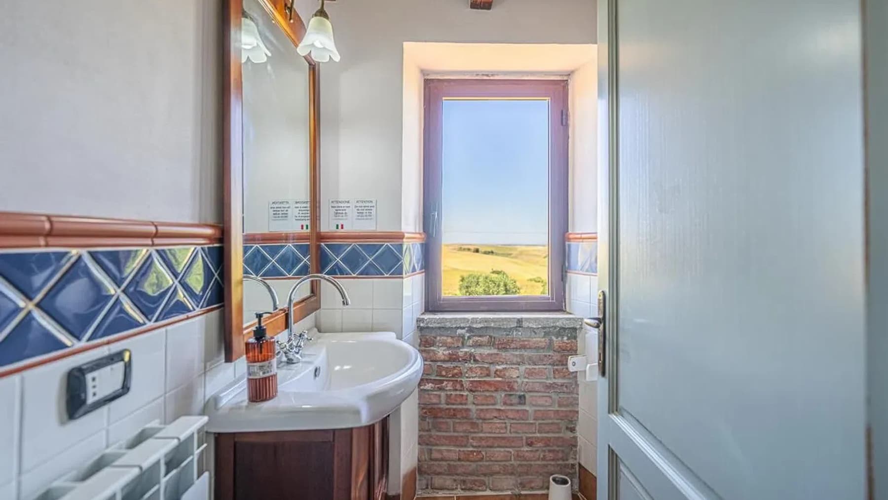 Villa con Piscina e Vista Panoramica, Montalto di Castro