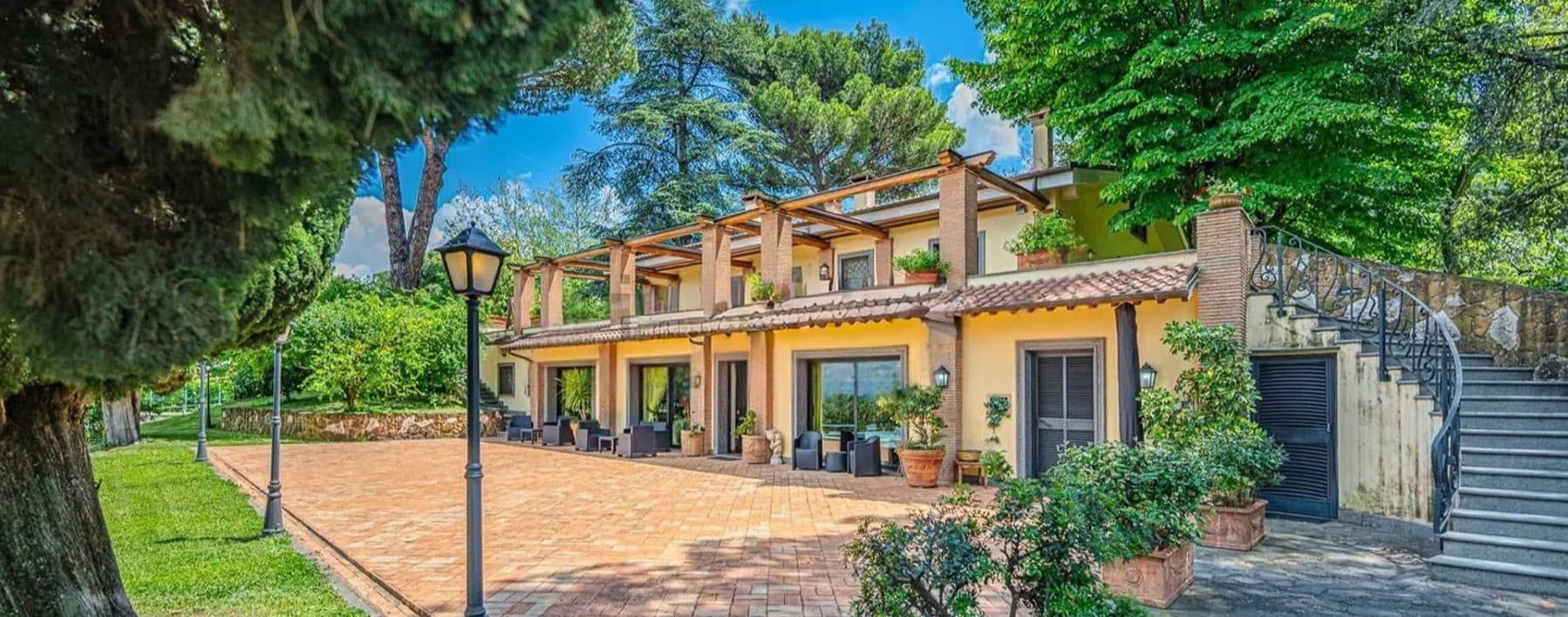 Villa moderna con piscina a Colonna, Roma