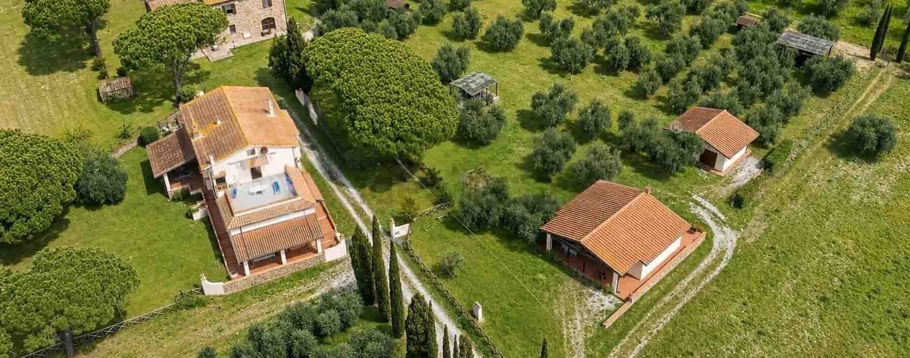 Casale storico in Maremma, vicino al mare di Scarlino