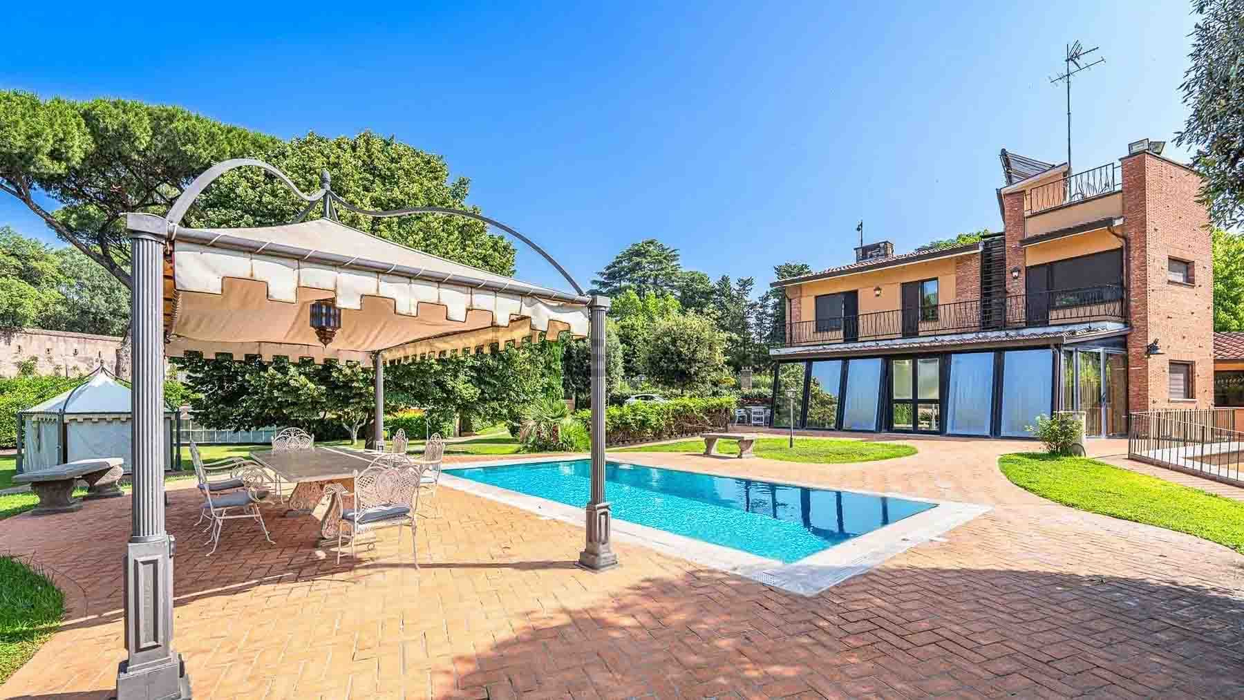 Villa esclusiva con parco e piscina nel cuore di Roma