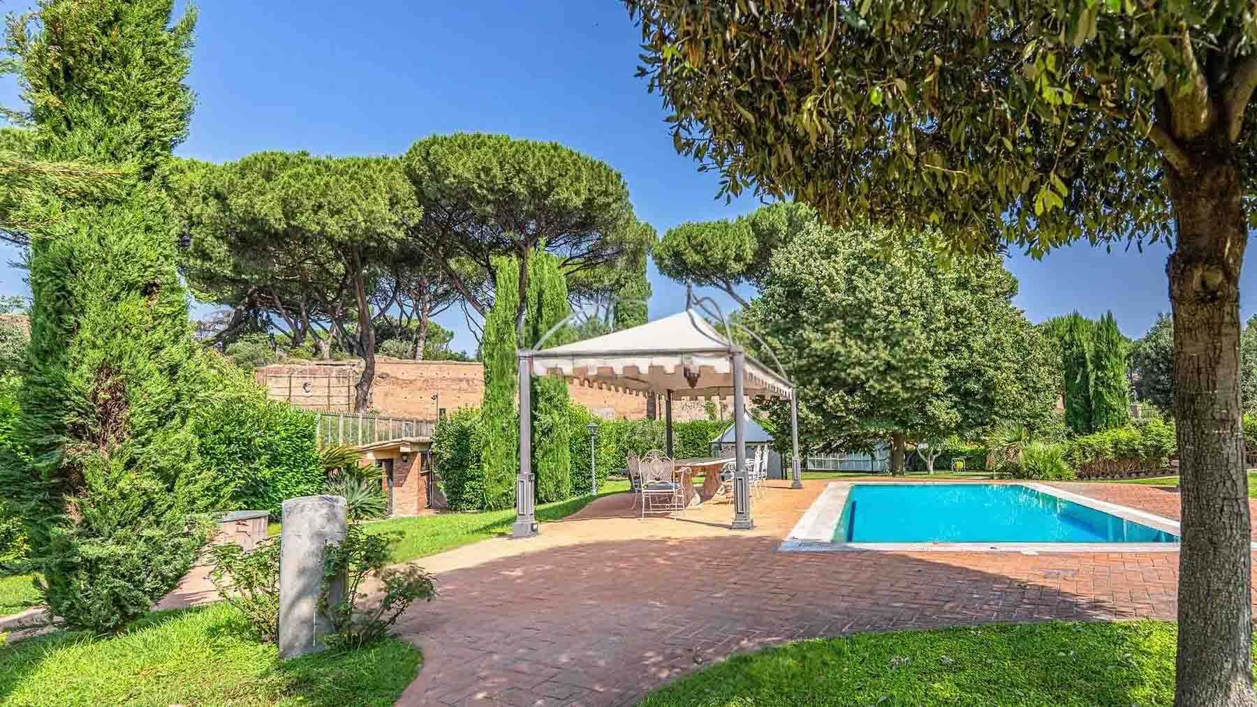 Villa esclusiva con parco e piscina nel cuore di Roma