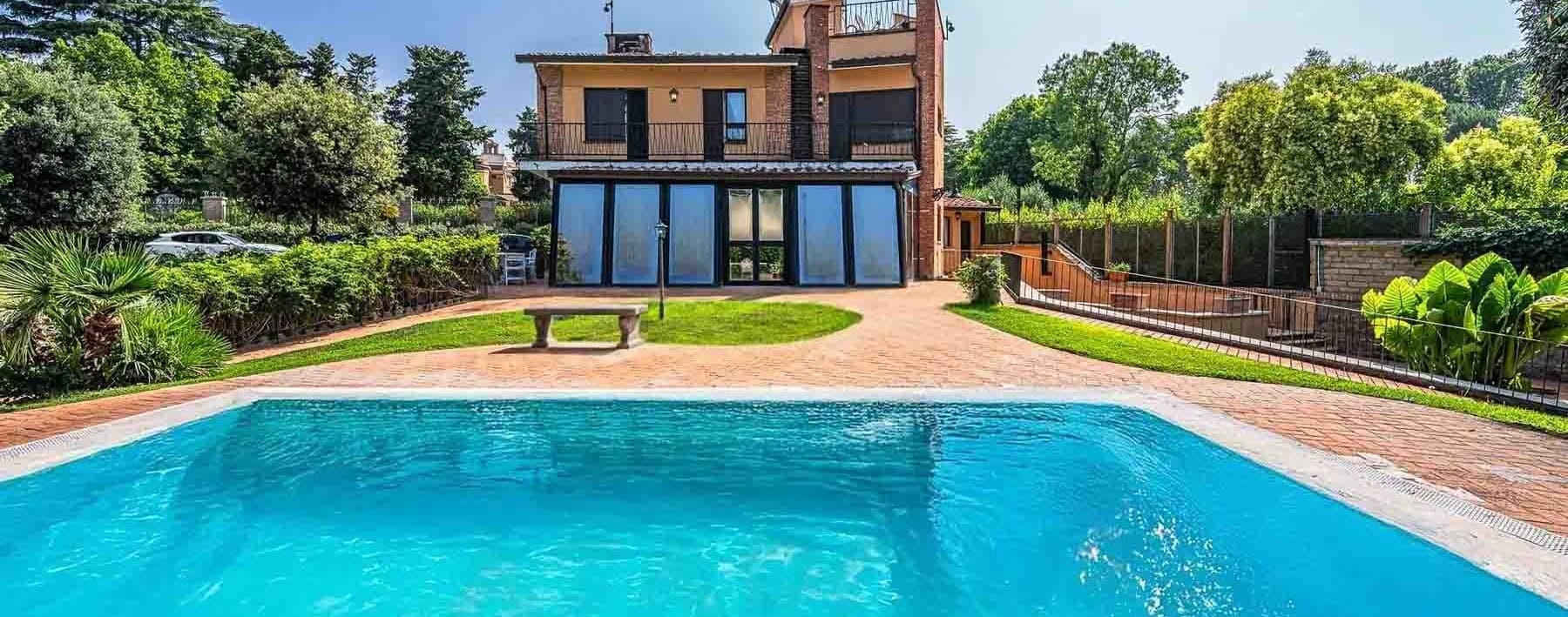 Villa esclusiva con parco e piscina nel cuore di Roma