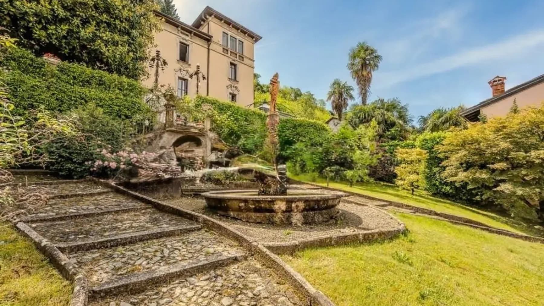 Charming Villa in Porto Ceresio, Lombardy