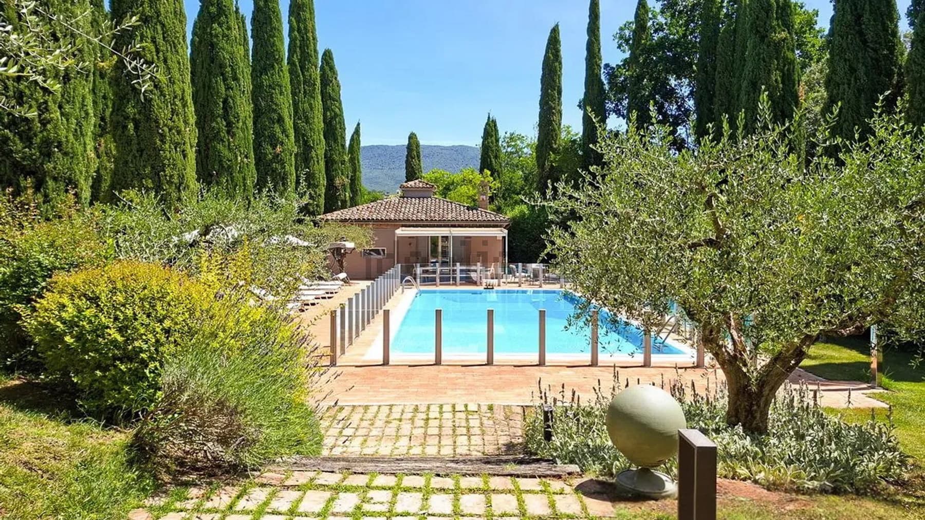 Villa con Piscina e Uliveto a Massa Martana, Umbria