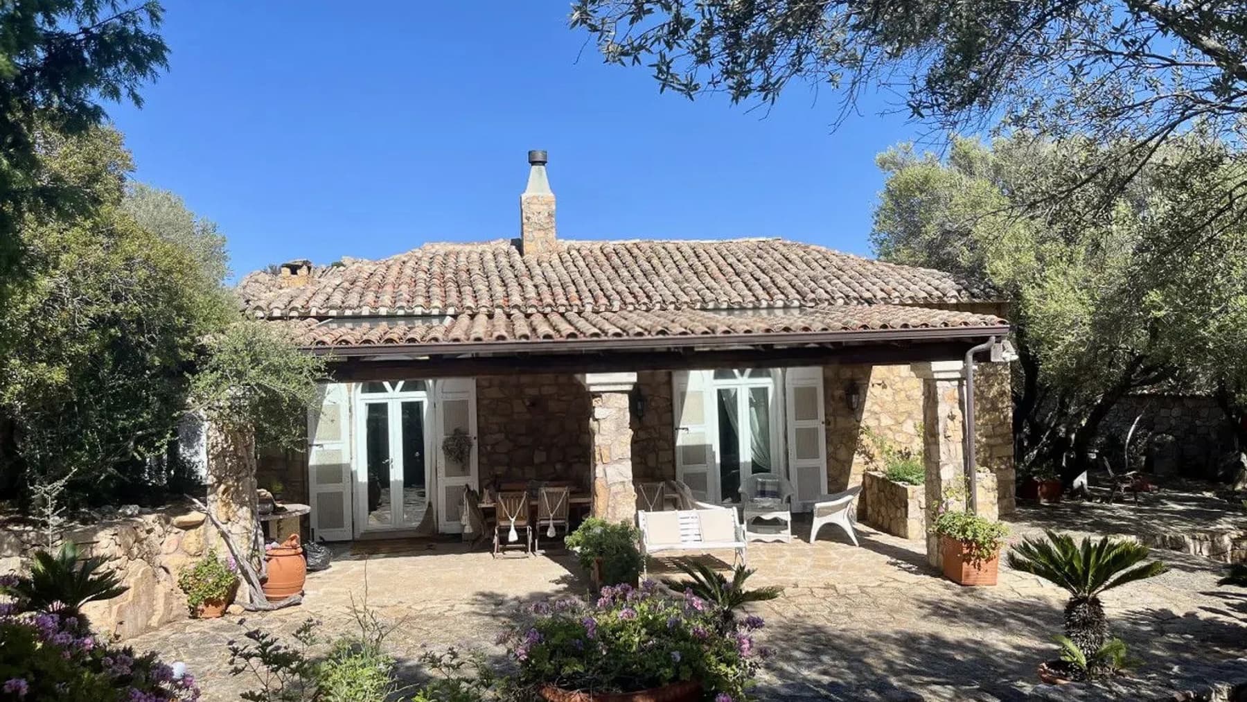 Villa storica con vista mare a San Pantaleo, Sardegna