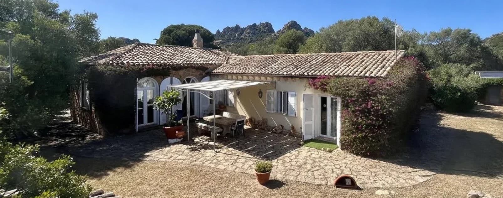 Villa storica con vista mare a San Pantaleo, Sardegna