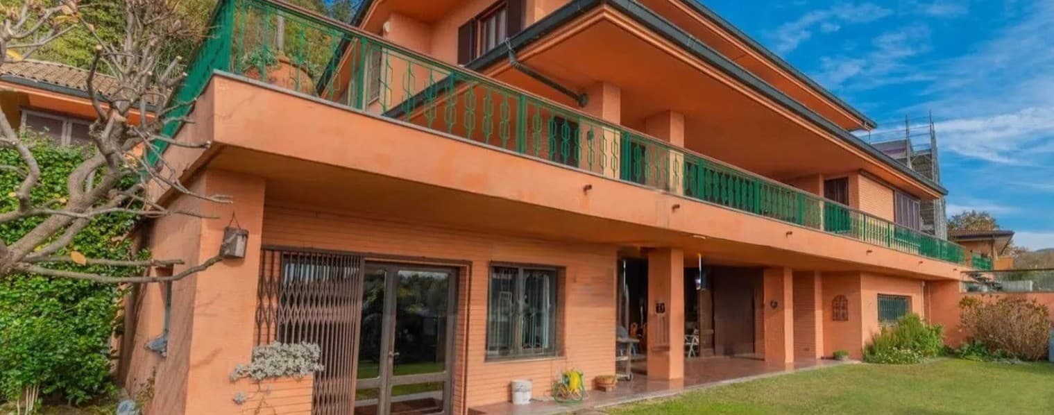 Charming Villa in Arolo, Lombardy