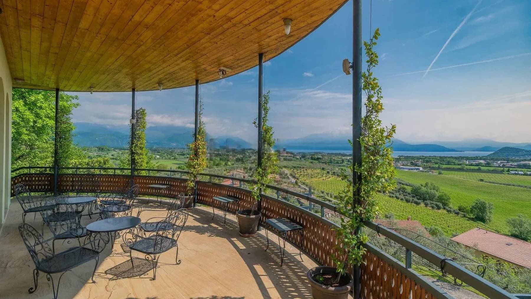 Charming Villa in Picedo, Lombardia