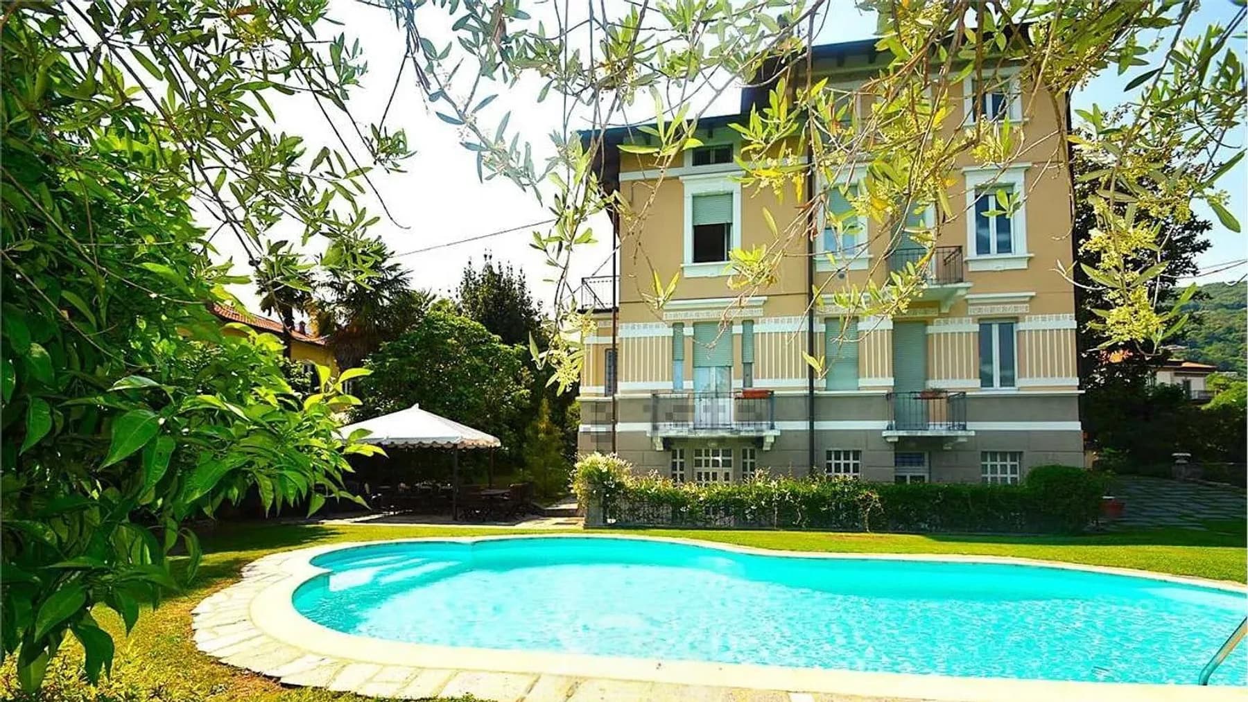 Villa in Lesa with Views of Lake Maggiore, Piedmont