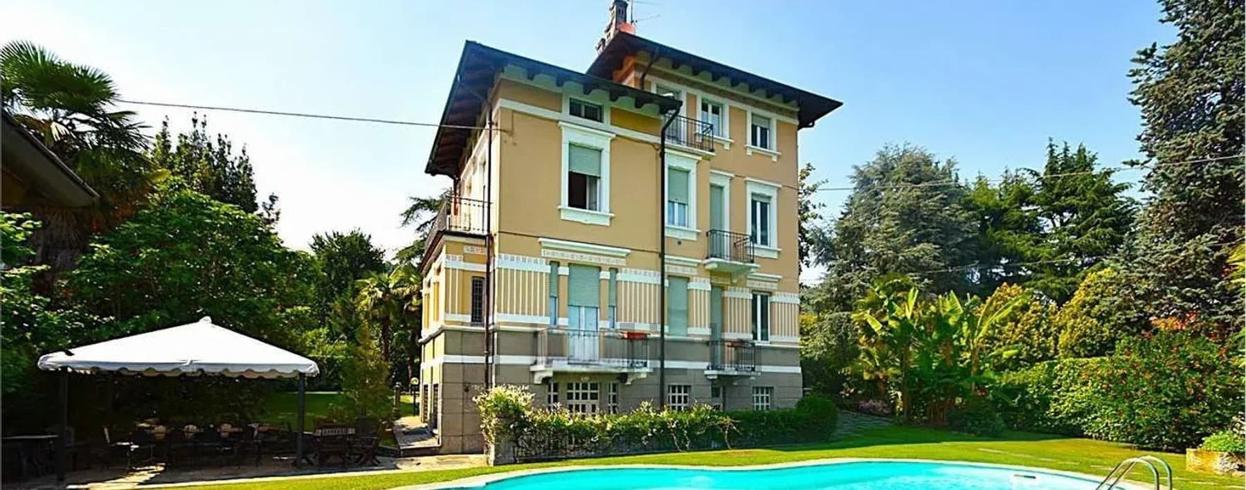 Villa in Lesa with Views of Lake Maggiore, Piedmont
