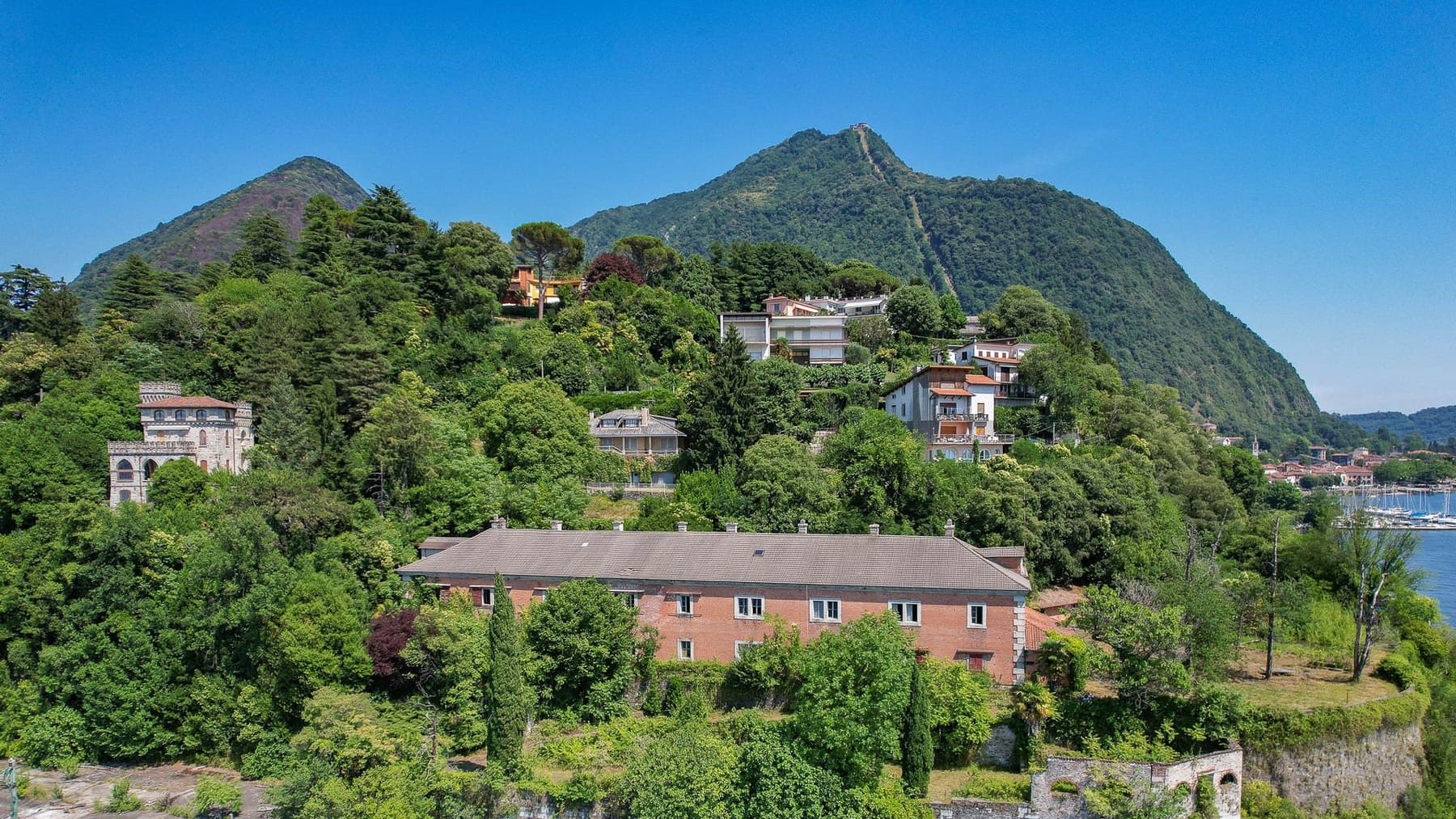 Villa esclusiva a Laveno-Mombello, Lago Maggiore