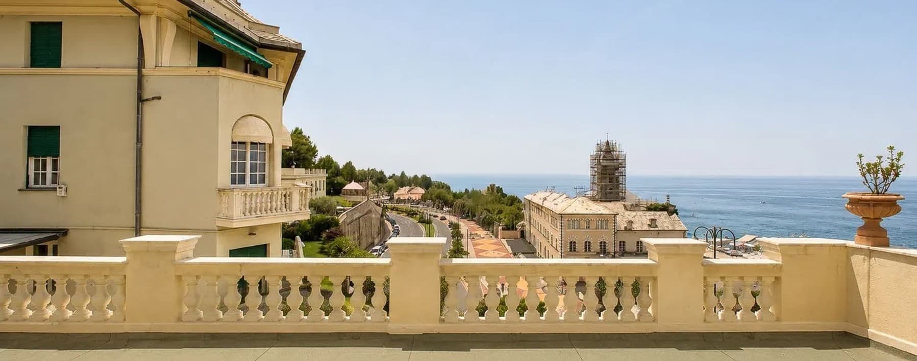 Appartamento con terrazzo vista mare a Genova Albaro