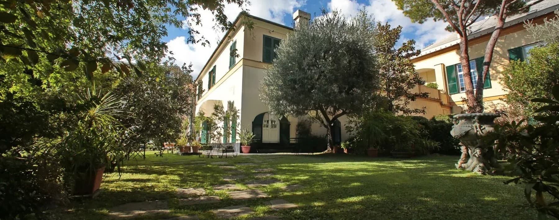 Villa indipendente con piscina a Genova Quarto