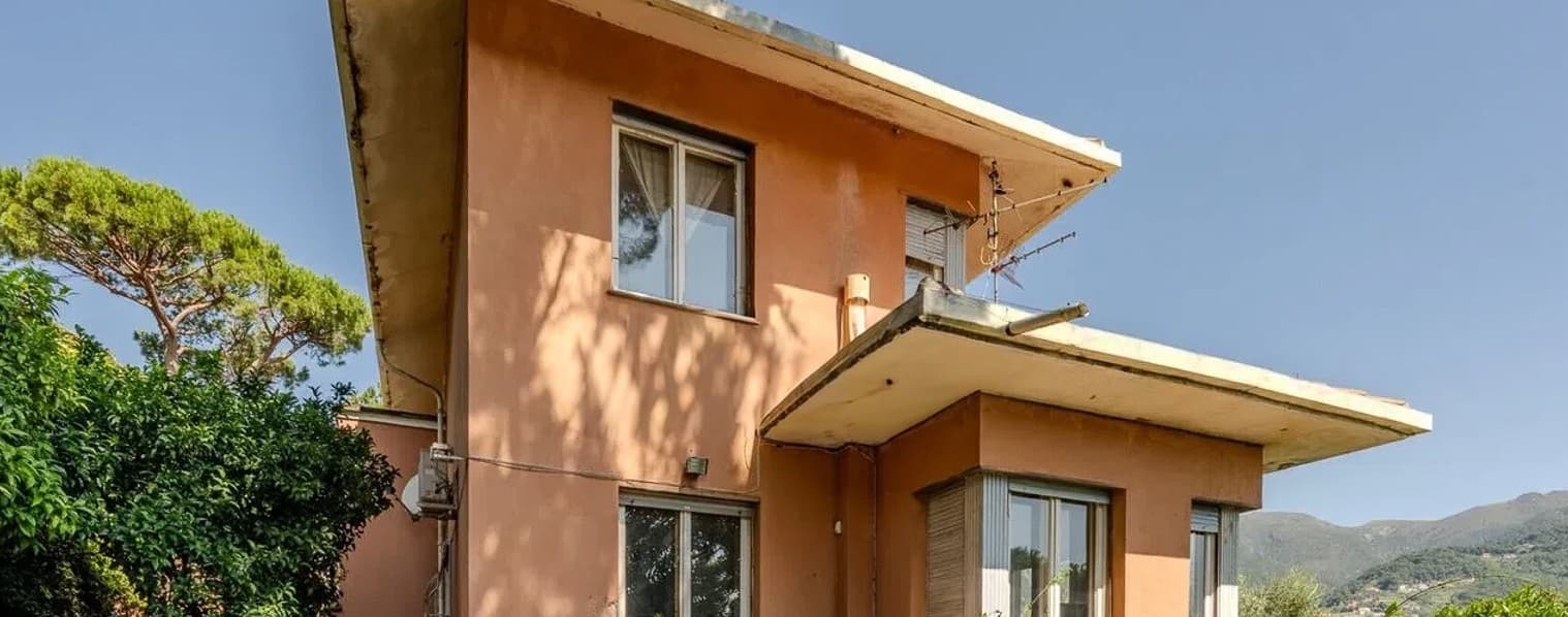 Villa indipendente con giardino ad Arenzano