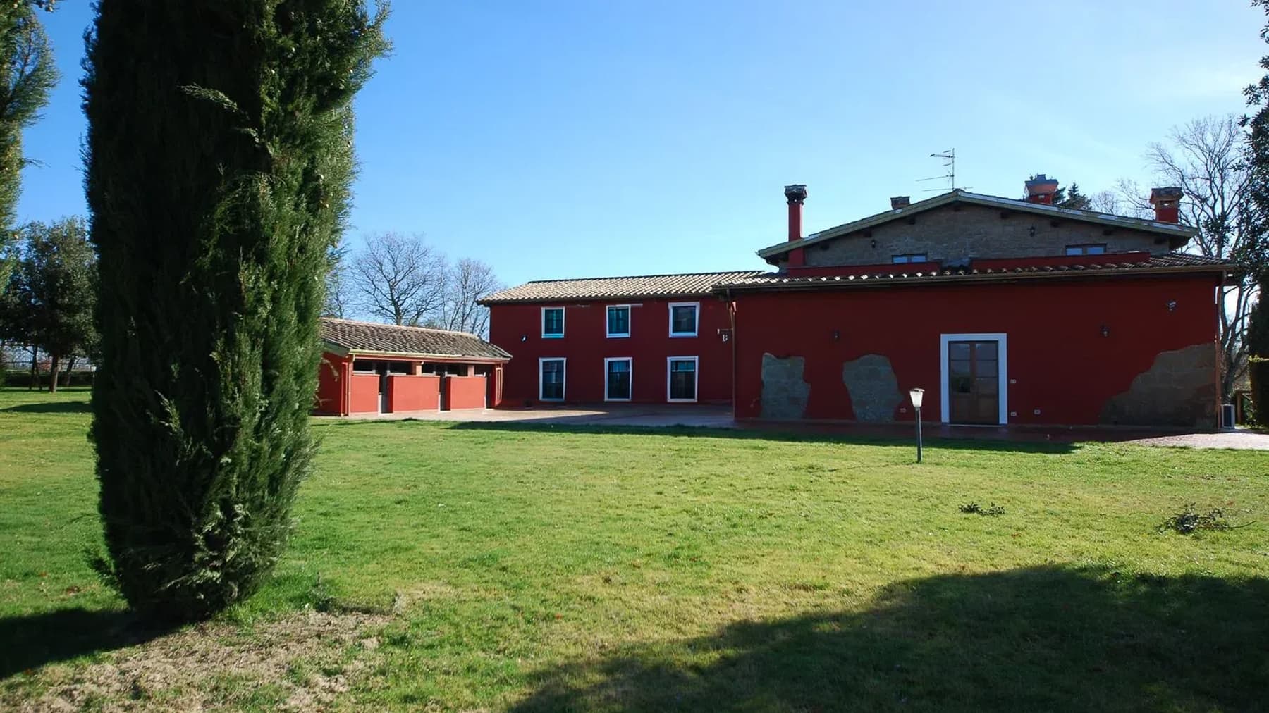 Casale in Toscana con piscina e ampi terreni
