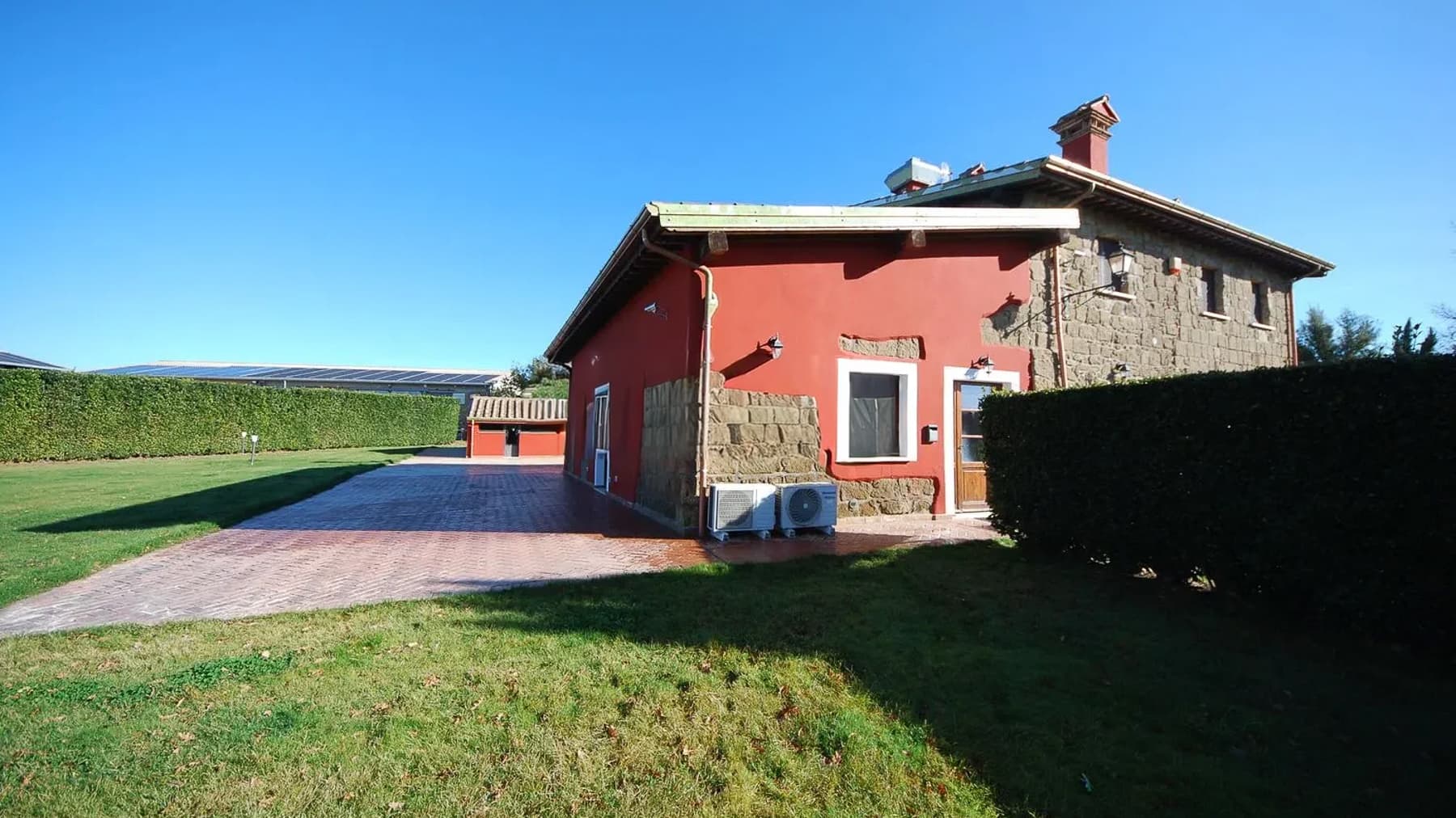 Casale in Toscana con piscina e ampi terreni