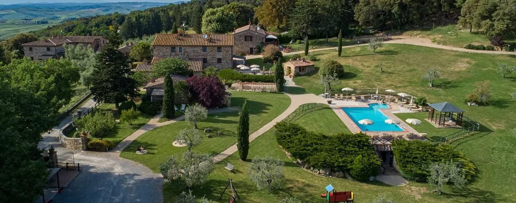 Casale in Toscana con piscina e 19,5 ettari di terreno