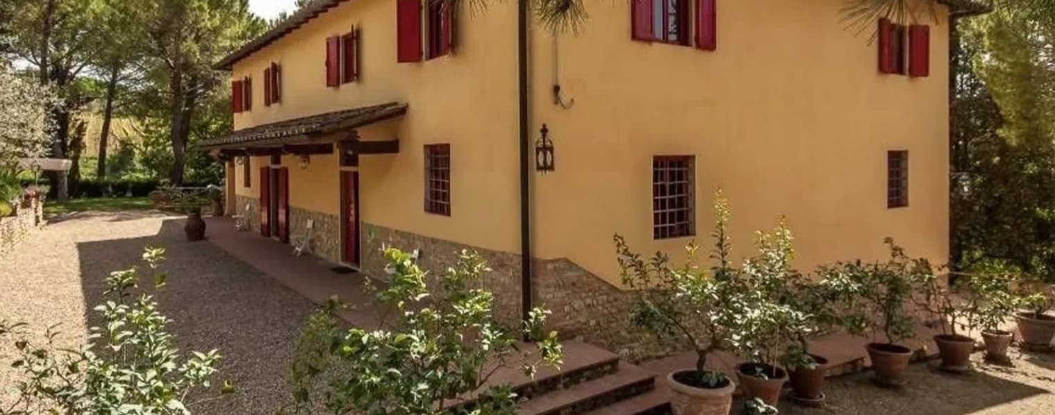 Villa immersa nel verde a Montespertoli, Toscana
