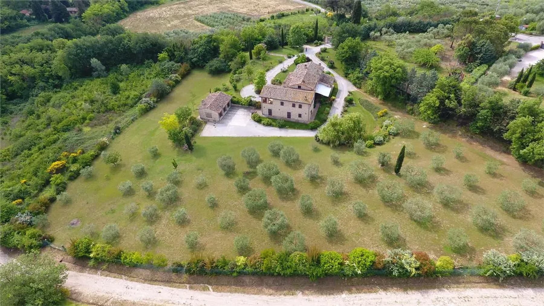 Casale ristrutturato con vista su Assisi, Perugia