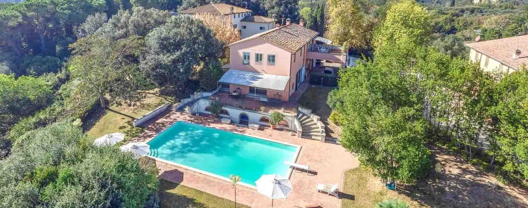 Tenuta-Complesso a Carmignano, Toscana: 3 Ville su 23 Ettari