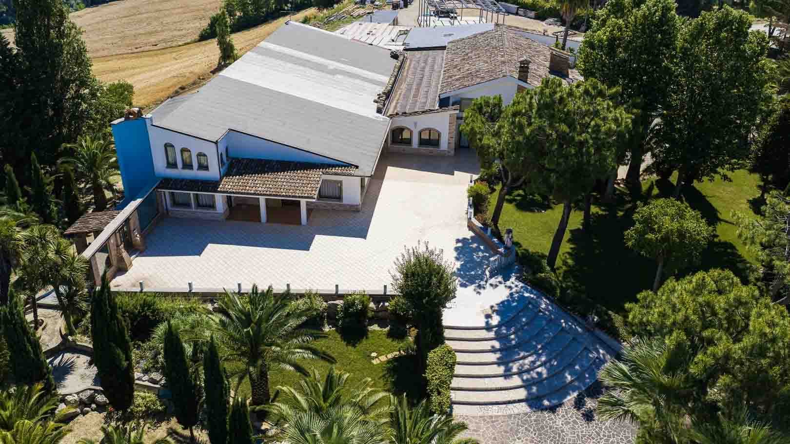 Albergo a Monte San Pietrangeli con parco scenografico