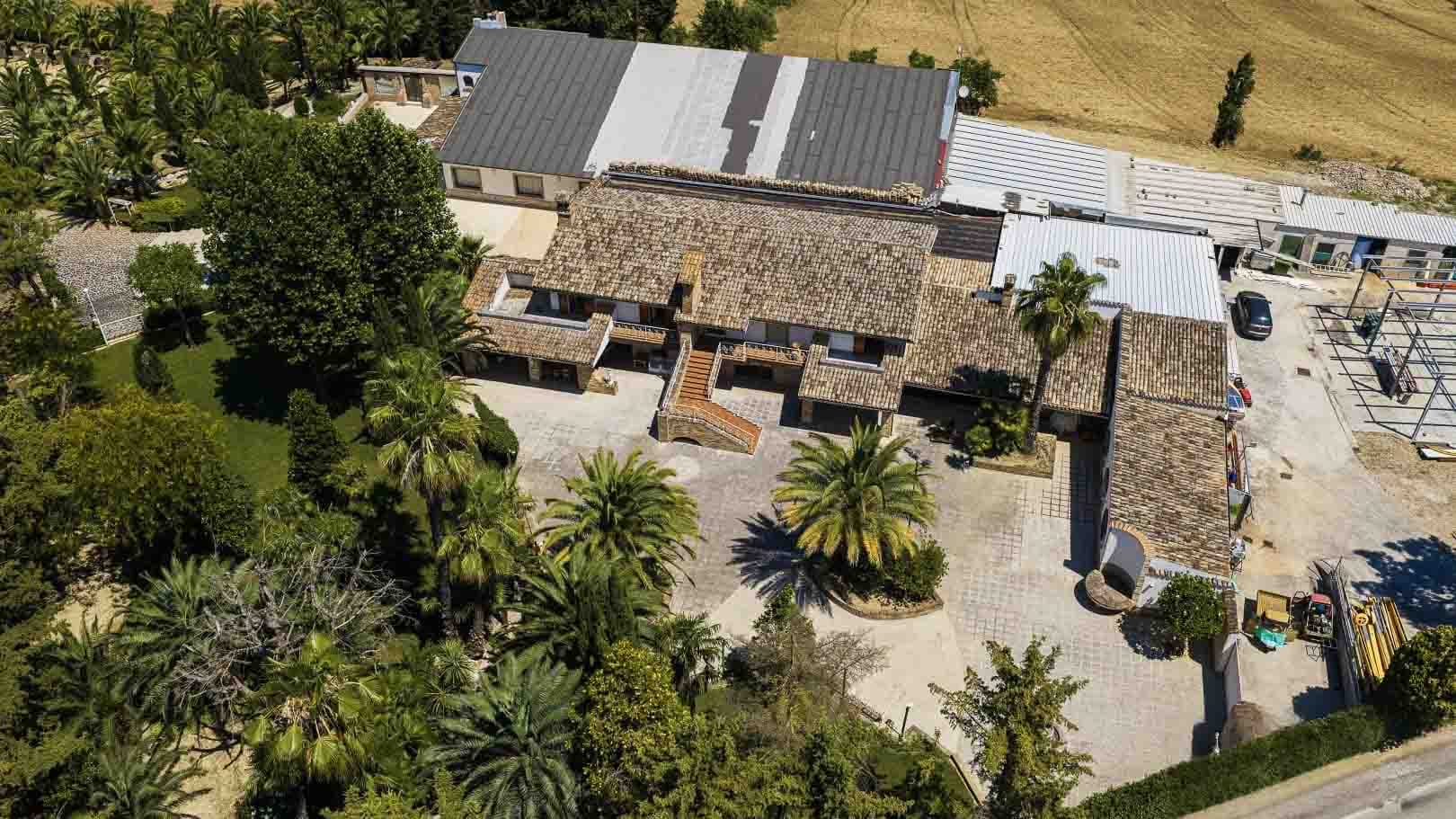 Albergo a Monte San Pietrangeli con parco scenografico
