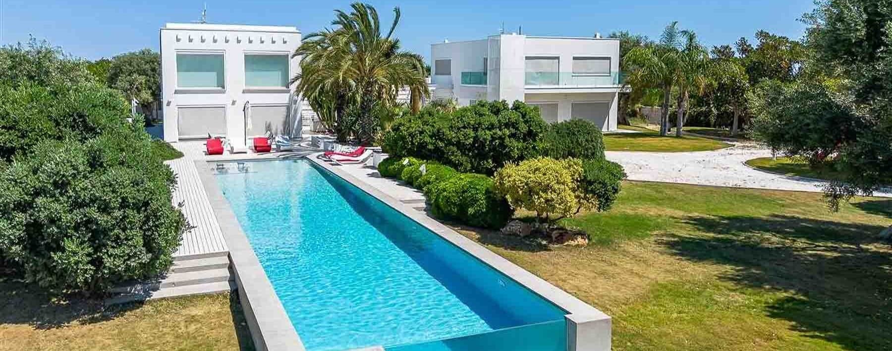 Villa esclusiva a Monopoli con piscina e giardino ampio