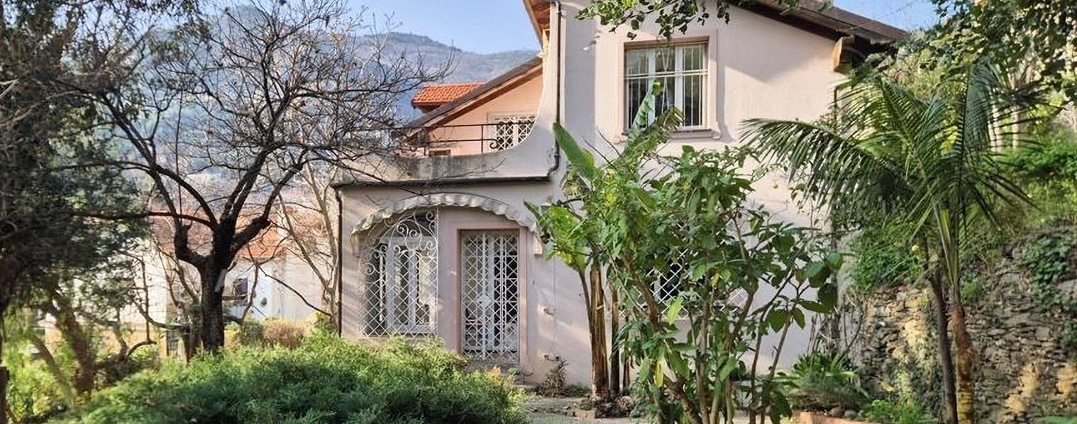 Villa con Parco Privato e Vista Mare ad Alassio