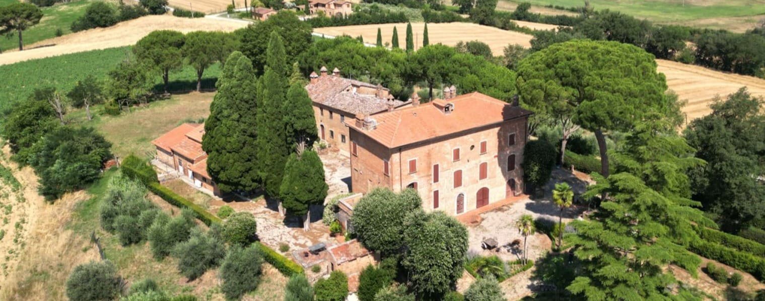 Casale storico tra Umbria e Toscana, Castiglione del Lago