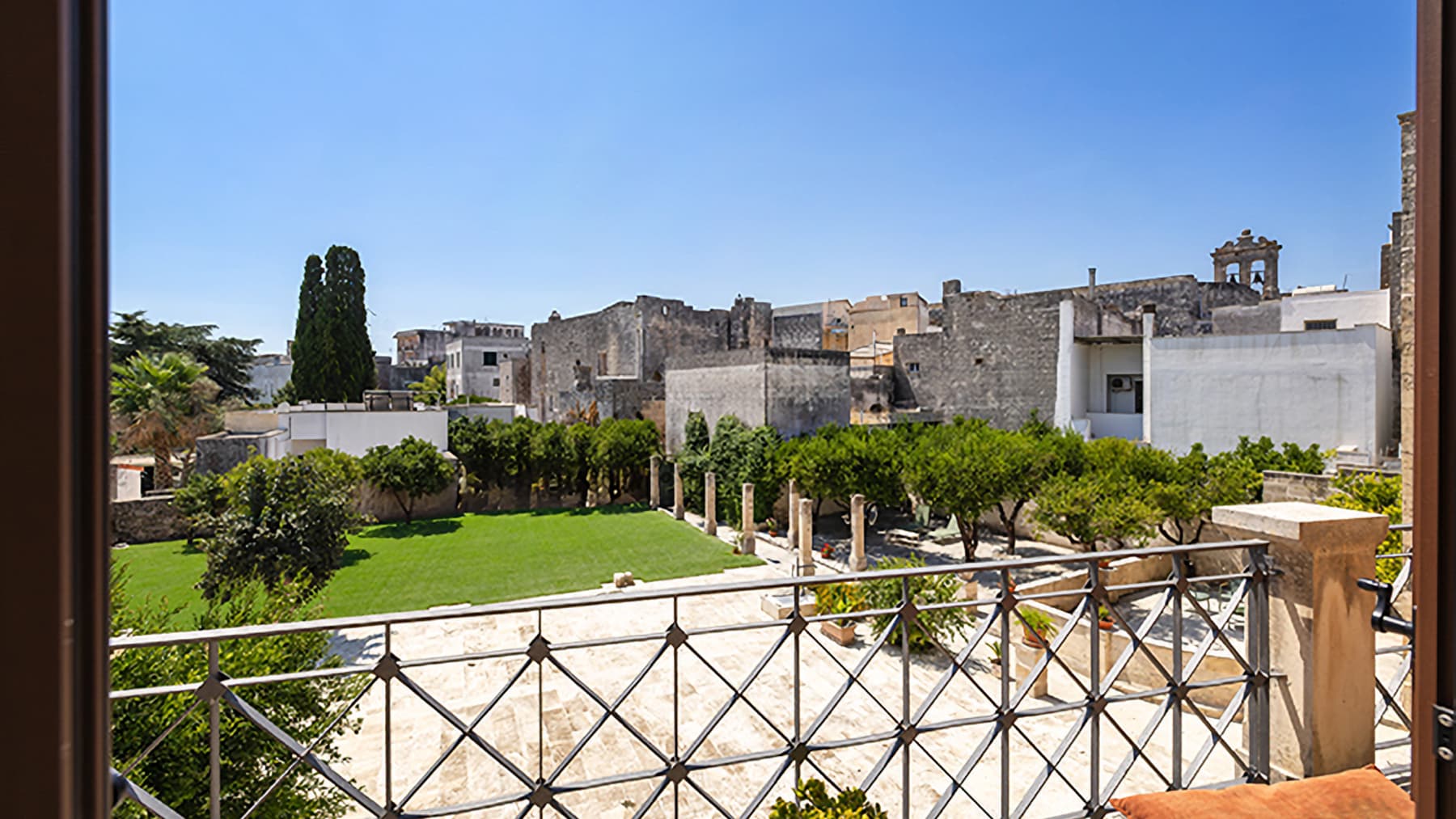 Palazzo storico con giardino, Poggiardo, Puglia