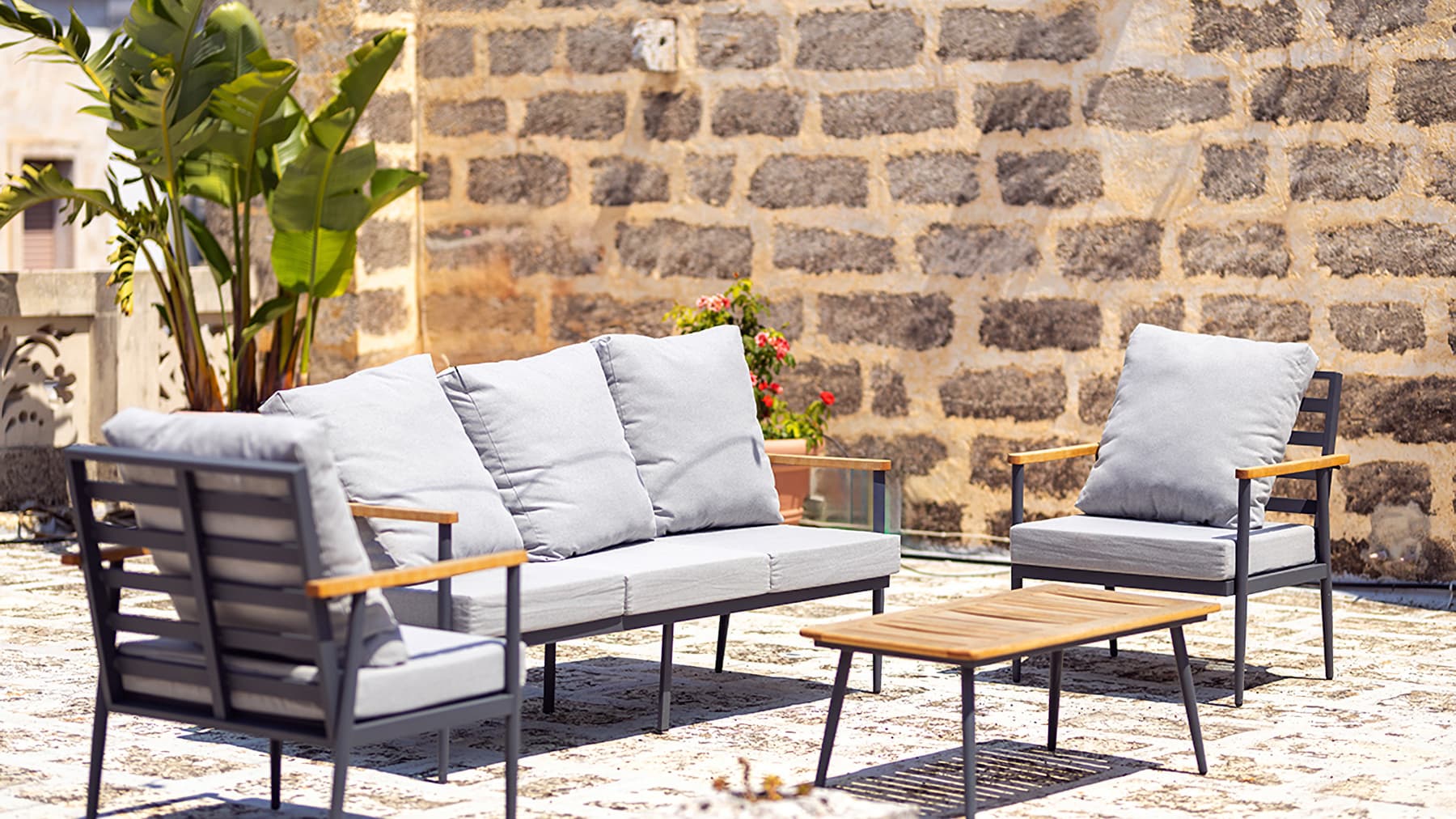 Palazzo storico con giardino, Poggiardo, Puglia