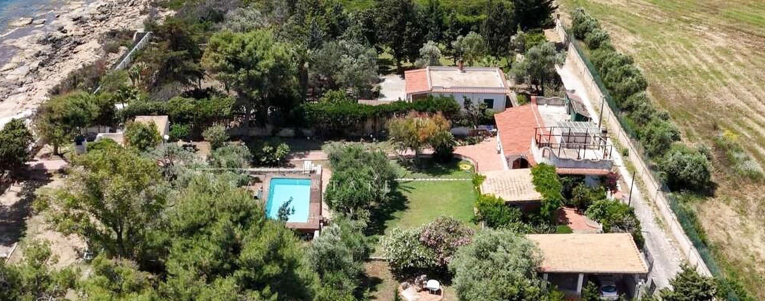 Villa con Piscina e Accesso al Mare a Punta Milocca