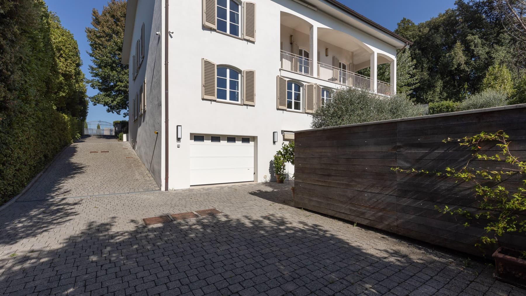 Villa elegante con piscina immersa nel verde di Lucca