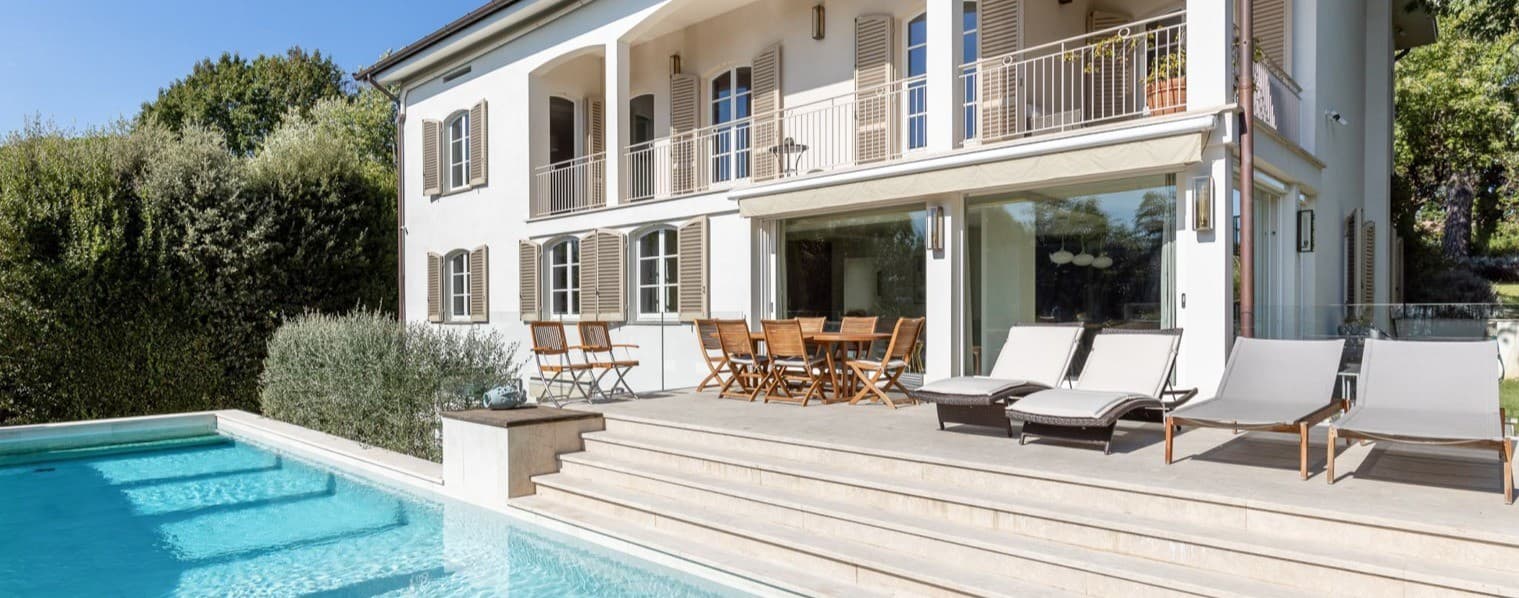 Villa elegante con piscina immersa nel verde di Lucca