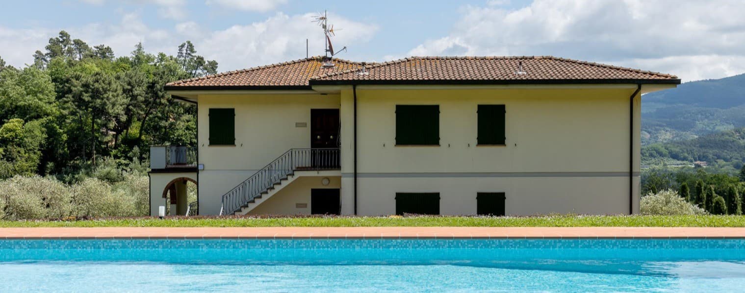 Villa con Vista Panoramica sulle Colline di Lucca