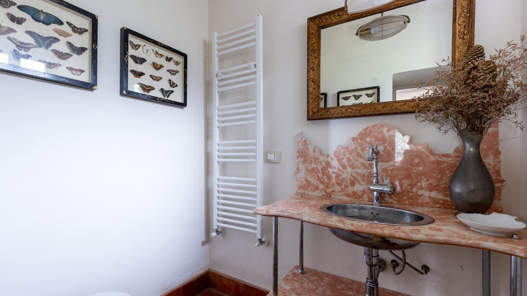 Casale ristrutturato con vista sulle colline di Lucca