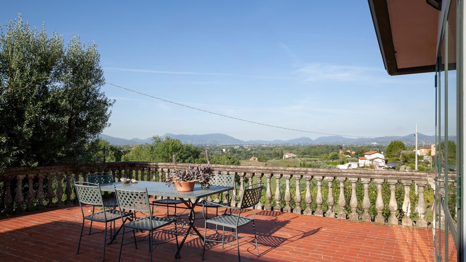 Villa panoramica nelle colline di Lucca, Toscana