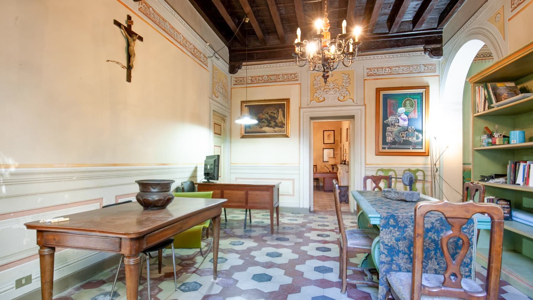 Proprietà a Lucca con splendido giardino e ampi spazi