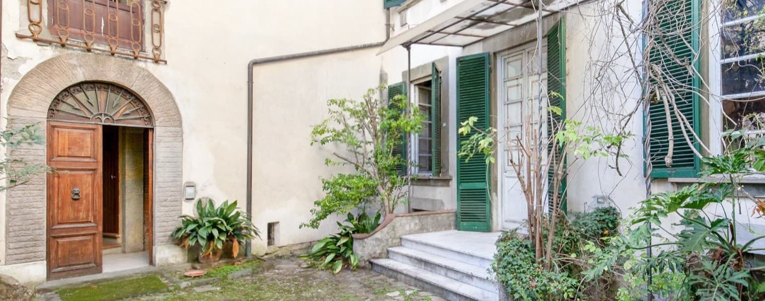 Proprietà a Lucca con splendido giardino e ampi spazi