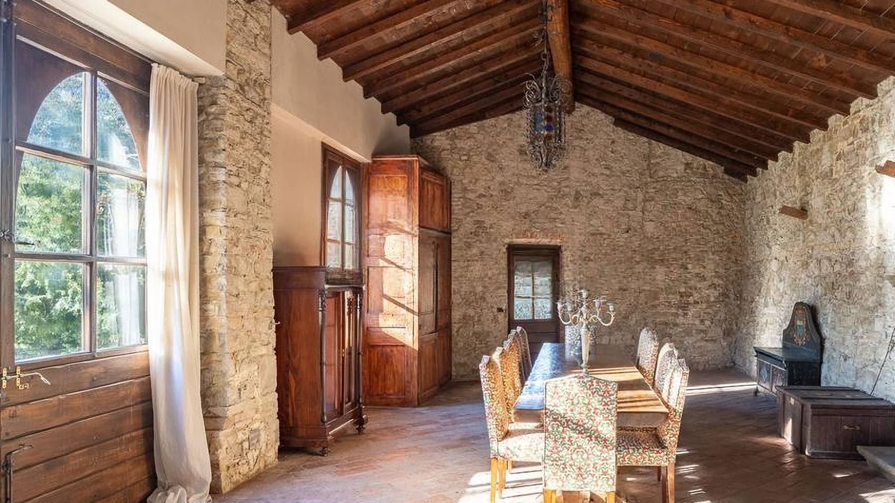 Castello storico con piscina a Gazzola, Piacentine