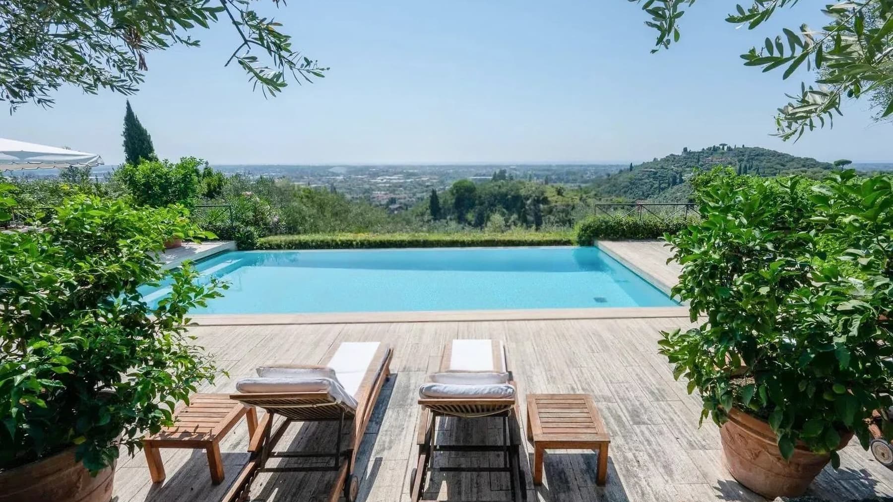 Villa esclusiva con piscina vista mare a Camaiore, Versilia
