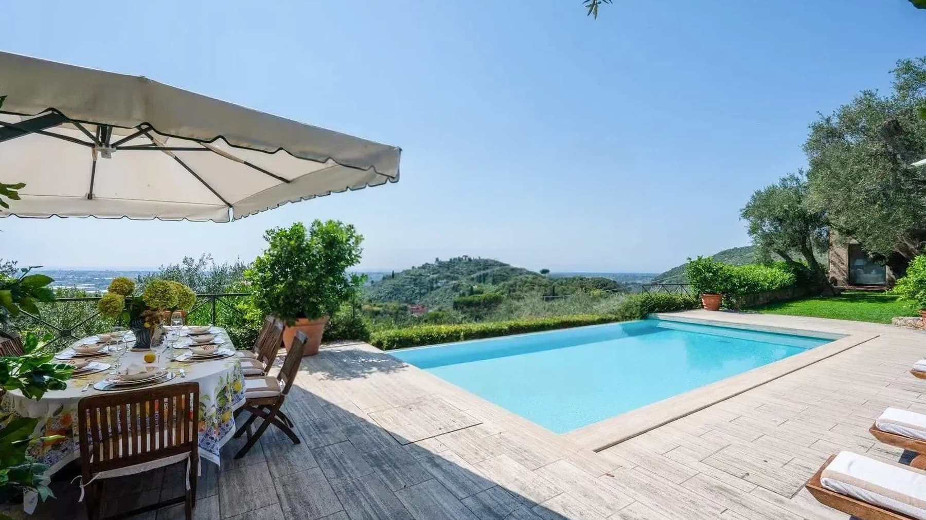 Villa esclusiva con piscina vista mare a Camaiore, Versilia