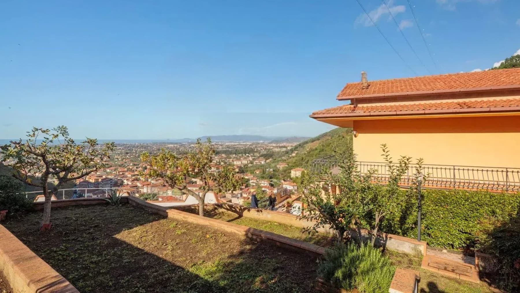 Villa panoramica a Montignoso, cuore della Toscana