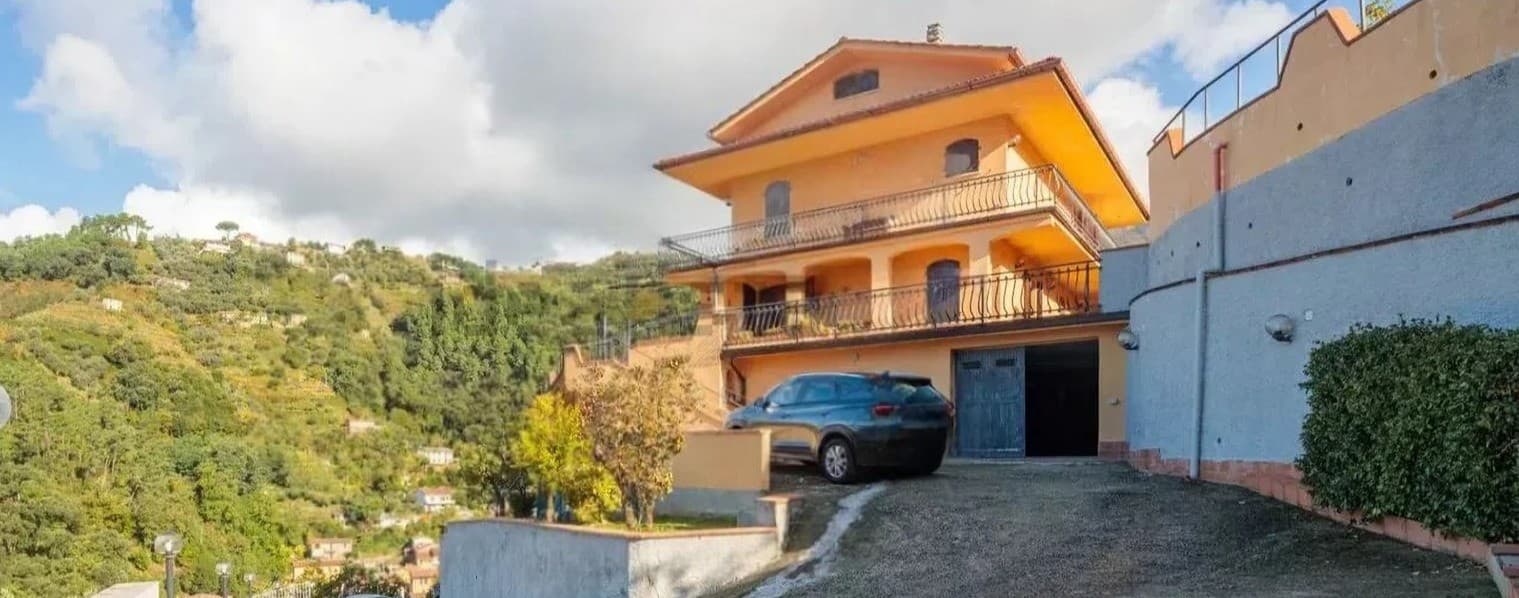 Villa panoramica a Montignoso, cuore della Toscana